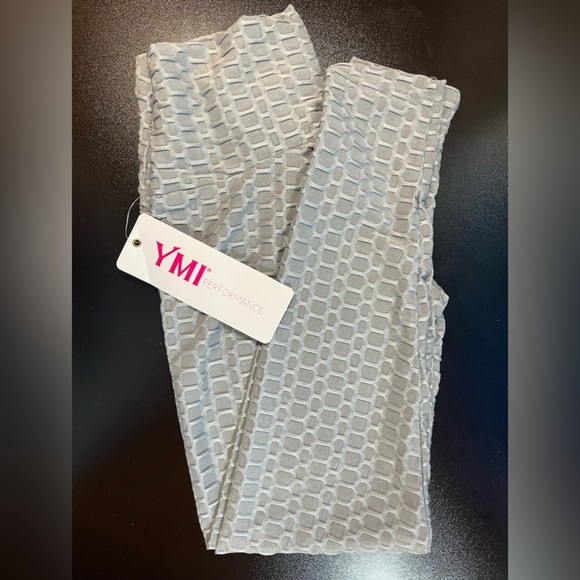 NWT $60R. YMI 2-Piece Honeycomb Activewear Set. Size Medium. Gray - Picture 4 of 8